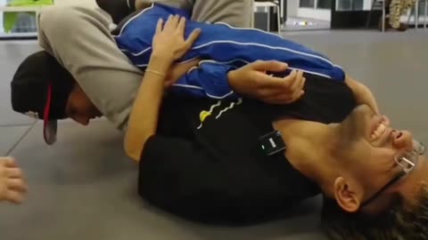 N3on Taps Out to His Own Submission