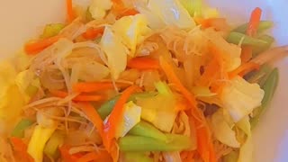 Authentic Filipino Pancit Guisado Recipet 🐔 🍲 🍜. A Flavorful Filipino Noodle Delight