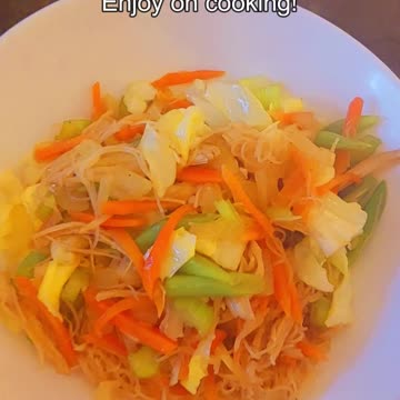 Authentic Filipino Pancit Guisado Recipet 🐔 🍲 🍜. A Flavorful Filipino Noodle Delight