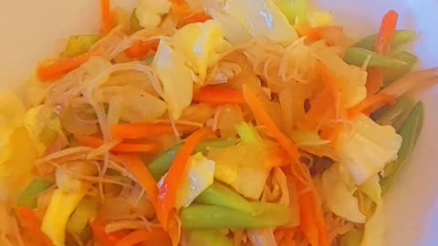 Authentic Filipino Pancit Guisado Recipet 🐔 🍲 🍜. A Flavorful Filipino Noodle Delight