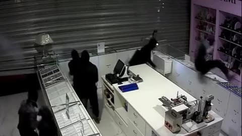 🤯💨 Store Owner Uses Fog to Stop Thieves – Genius Security Hack! | FeedMyCuriosity