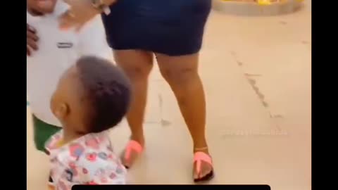 He tryna square up with an innocent baby😂