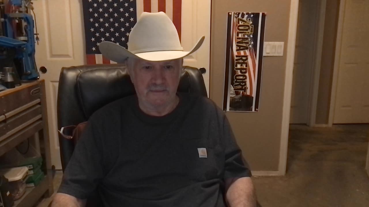 When Trump Entered The Room,Not One Military Man Clapped Or Cheered!