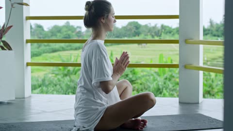 Calm Your Mind with This Simple Meditation