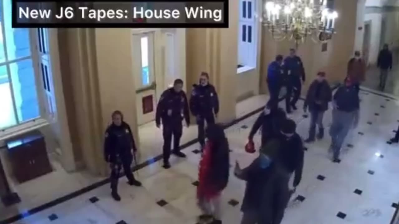 Jan 6 protesters calmly walk Capitol with police standing by