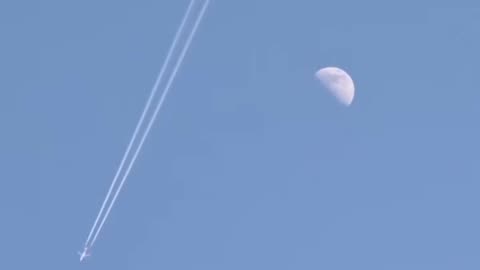 🛸😱 Strange Object Hovers Above City! | TheTruthAbove