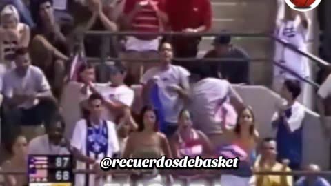 Exhibición de Carlos Arroyo para ganar al Team USA! 24pts 7asis 4rob 4reb 💪🏀