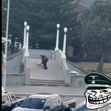 Bondi Beach Shooter yelled at bystanders: "Get out of here!"