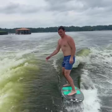 A friends night out on the lake! (via:@catreagan)\