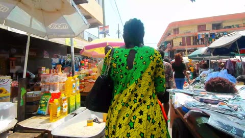 🇬🇭 Exploring the HEART of Accra at Makola Market!