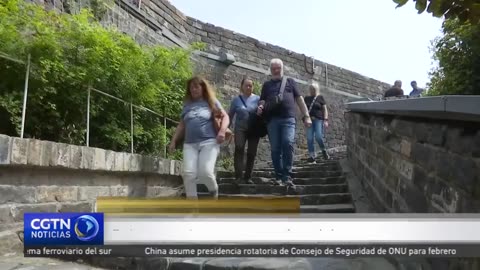 Turistas extranjeros se aventuran fuera de las rutas tradicionales