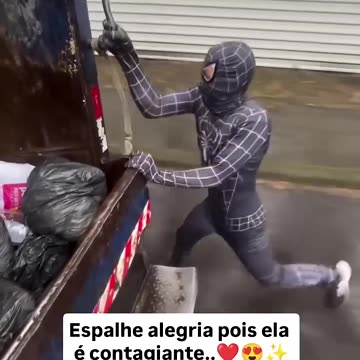 O Gari-Aranha que espalha alegria por onde passa!_HD