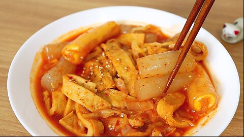 How to Make Tteokbokki with Rice Paper :: Spicy Korean Rice Cakes