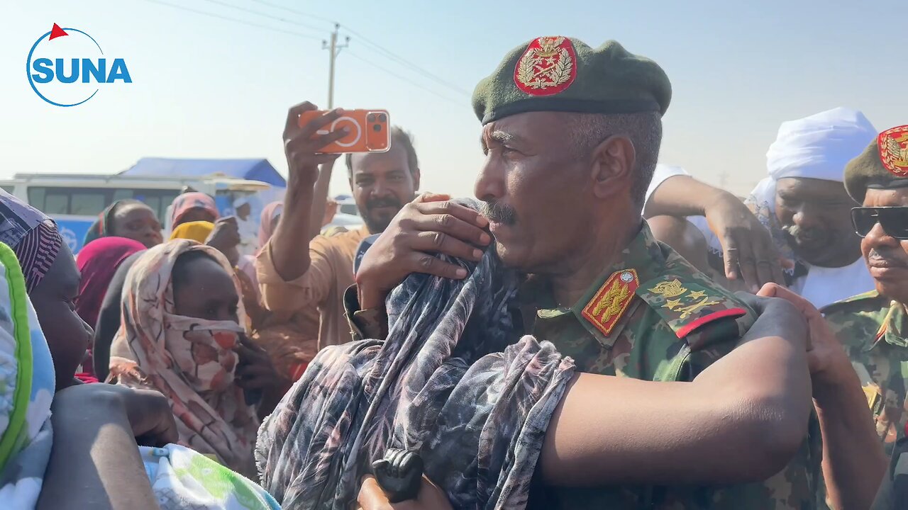 Al-Burhan visits shelters for displaced people from El Fasher in the city of Ad-Dabbah