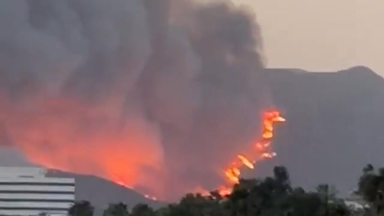 BREAKING Thick smoke Palisades Fire California sunset Los Angeles LA