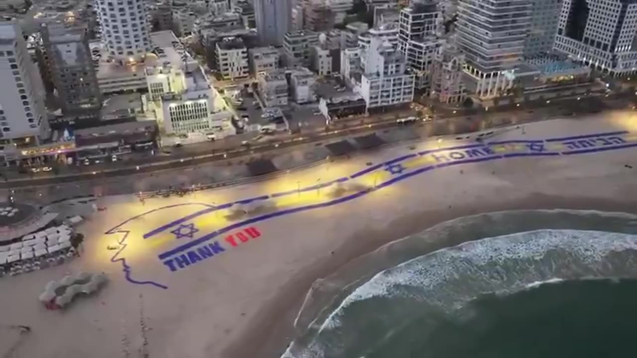 🚨“THANK YOU” sign for President Trump on the beach in Tel Aviv