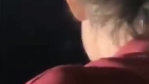 Vous vous souvenez de ça, plus tôt cette année Quelqu'un sait ce qui s'est passé 🧐🧐🤔🛸🛸