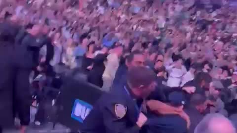 Massive brawl at UFC 322!