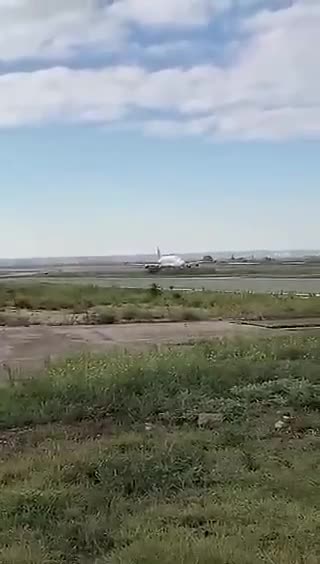 Boeing 747 Dreamlifter takeoff