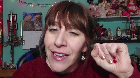 VLogmas Day 9: Why Jim Carreys 'Grinch' Sucks.