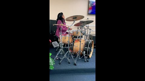Tammy Walker on drums 🔥🎶🎵🥁🔥 play it girl!!