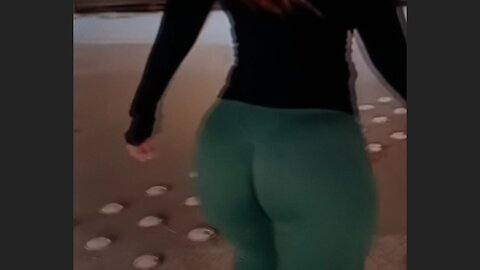 Green leggings jiggle