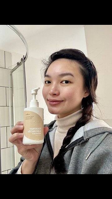 Isntree - Yam Root Vegan Milk Cleanser