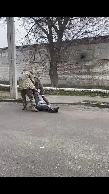 🇺🇦A Ukrainian man suffered a heart attack during forced mobilization in Kharkiv