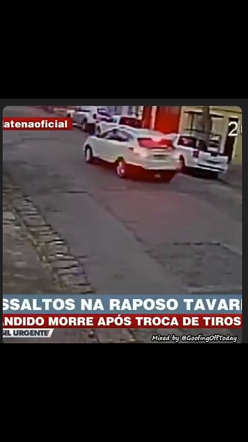 Robbers thought this pistol packing granny was an easy mark. That would be incorrect. 🔫😳😆😆