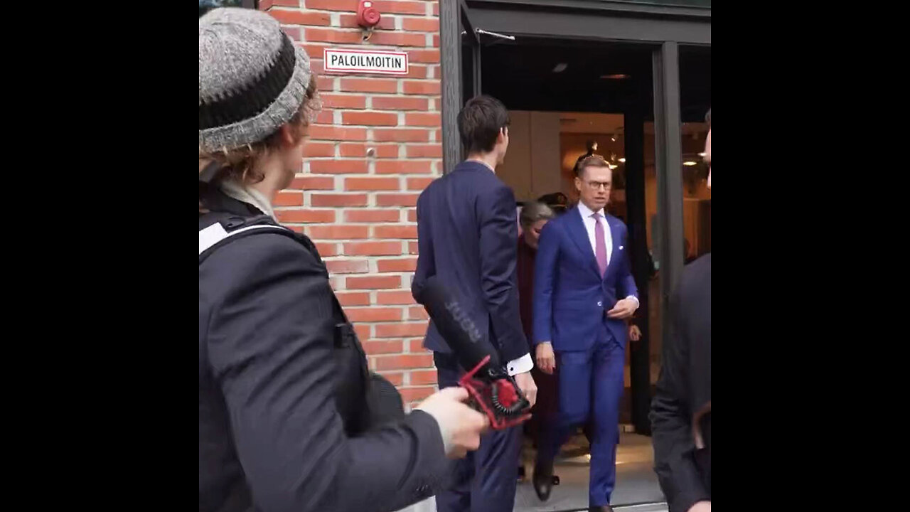 Detención tras una pregunta incómoda al presidente finlandés