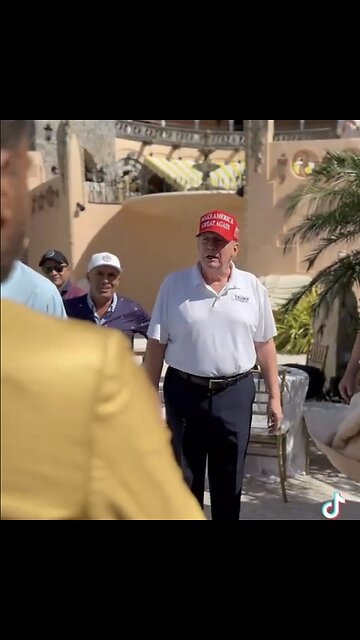 TRUMP❤️🇺🇸🥇🪽CHECKS OUT FANCY CAR🤍🇺🇸🏅🪽🏎️WITH MAGA PLATES⛳️💙🇺🇸🏅🪽⛳️🏌️🏰⭐️