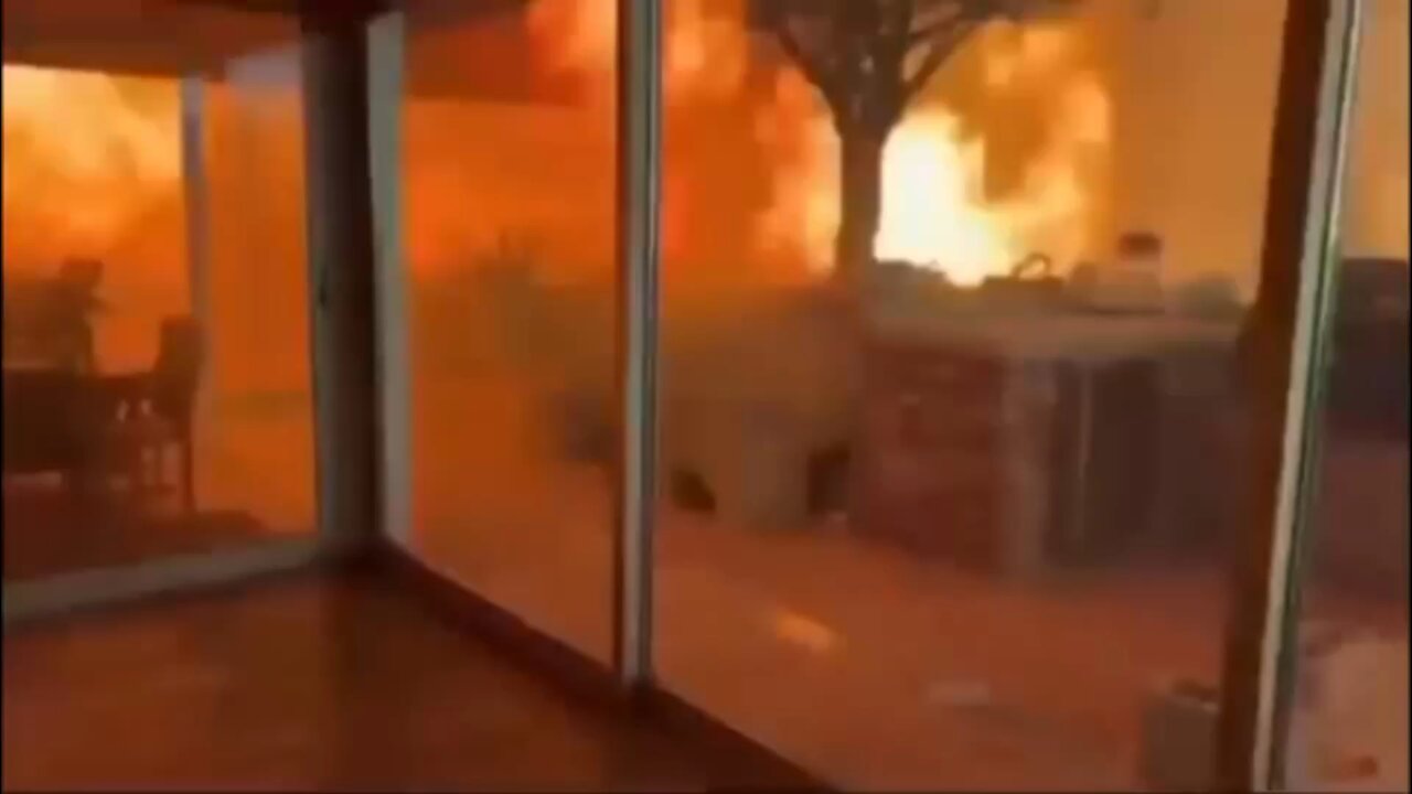 "Devastating Wildfire in Los Angeles: 26,000 Acres Scorched, 5 Liv and 1,500 Buildings Destroyed"