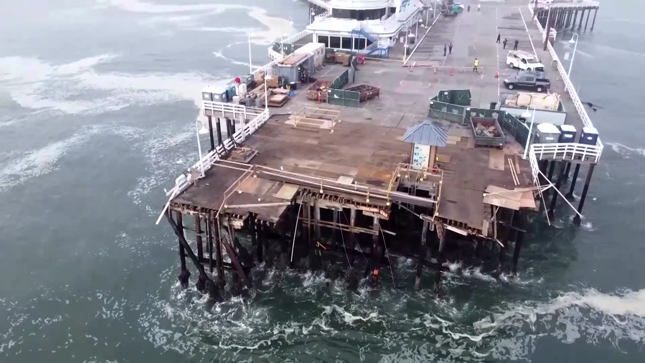 Video shows wreckage after Santa Cruz wharf partly collapses