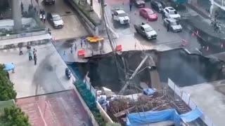 A huge sinkhole opened in Bangkok, Thailand