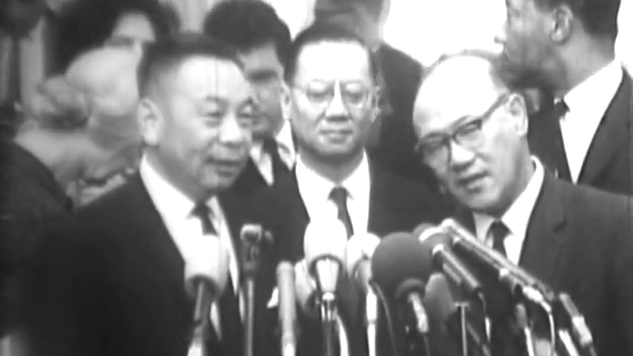 General Chiang... - General Chiang Ching-kuo and President Lyndon Johnson - gov.archives.arc.1677198