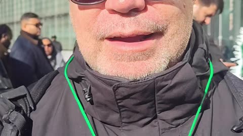 Boricua apoya migrantes.