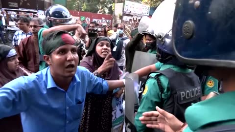 Police break up Dhaka teacher protest, several injured