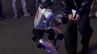 Baile robótico se convierte en un curioso incidente