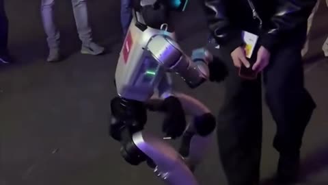 Baile robótico se convierte en un curioso incidente