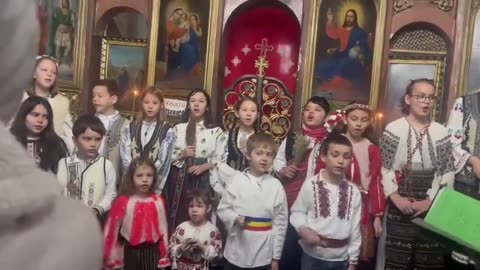 Ereticii Ecumenisti la Sv. Voievozi Targu Jiu DEMONUL CRACIUN alintat, clopotei si DANS 15 dec. 2025