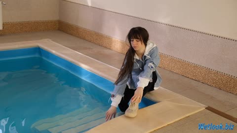 Alexandra Wetlook in Pool – Pink Top, Leggings & Denim Jacket