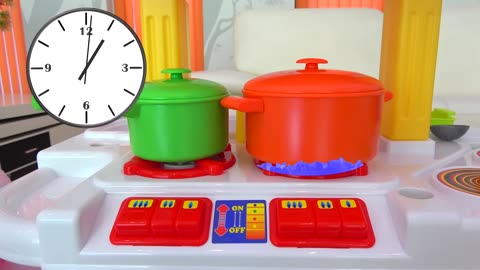 Roma-and-Diana-Pretend-Play-Cooking-Food_43