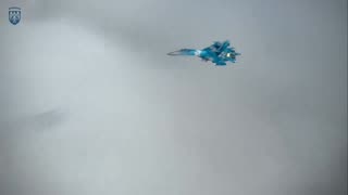 ✈️🇺🇦 The Ukrainian Air Force is sharing footage of a Su-27 fighter jet from the 39th