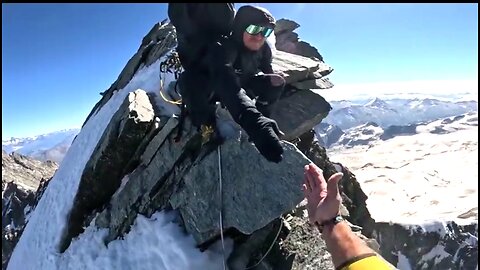 THE CRAZIEST WINGSUIT FLIGHT EVER - A BREATHTAKING GLIDE 😲