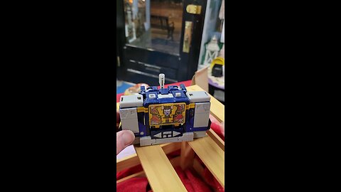 Transformers Legacy United Soundwave