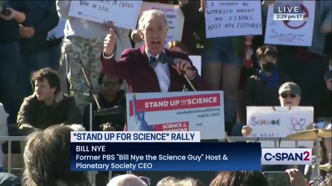 People are claiming that Bill Nye did a "Nazi salute" while rallying an anti-Trump crowd