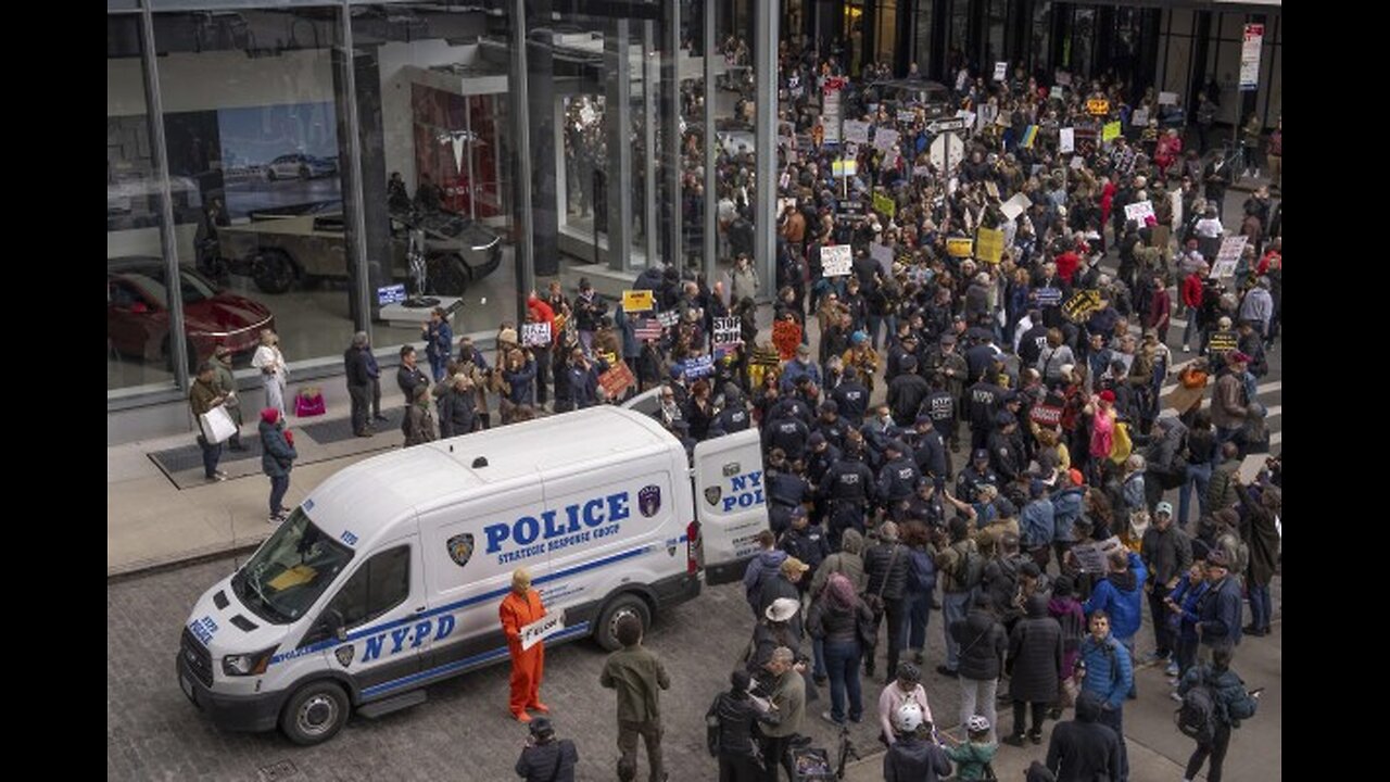 Hundreds of people protesting against Musk attacked a Tesla showroom in New York