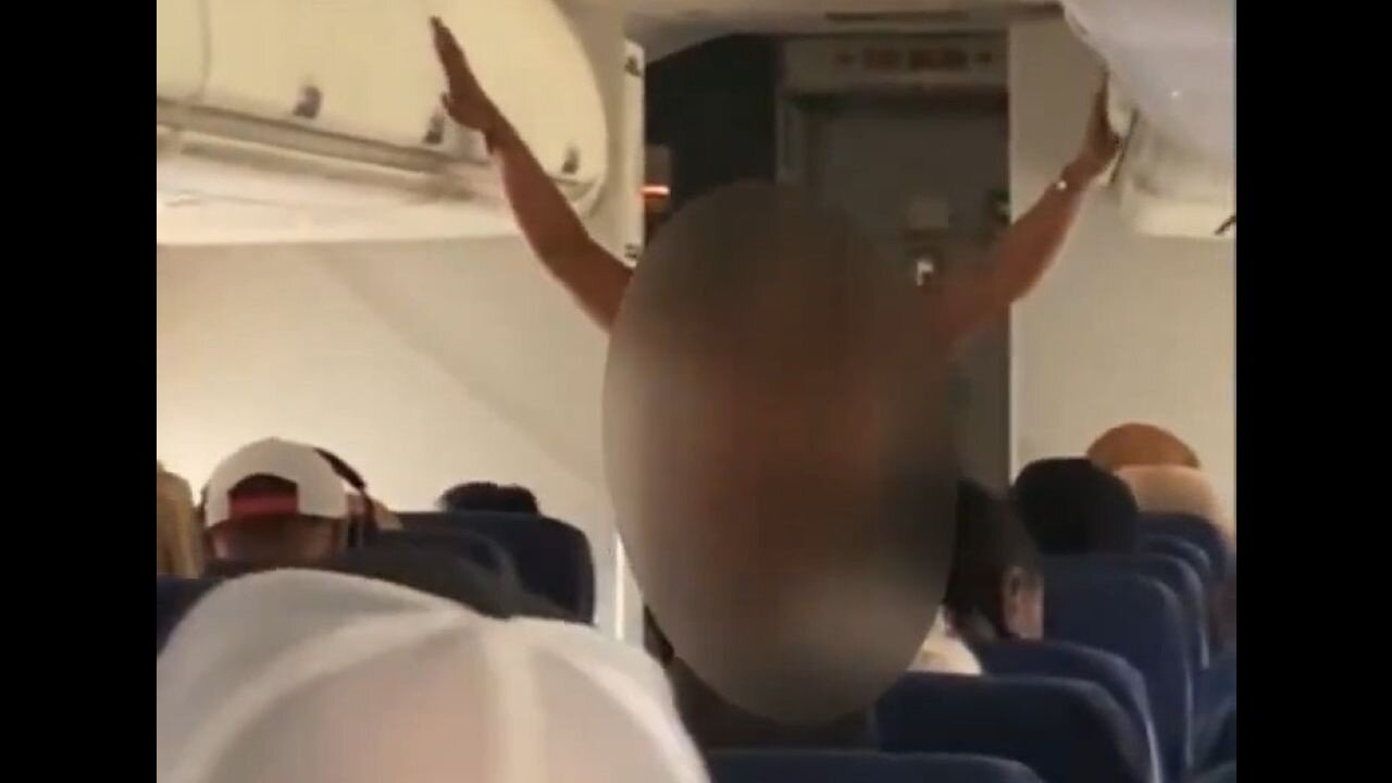 Black Woman Gets Buck-Naked On Flight And Starts Screaming And Freaking Out, Plane Returns To Gate