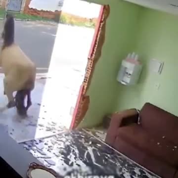 Unbelievable! Why This Glass Shattered So Easily!