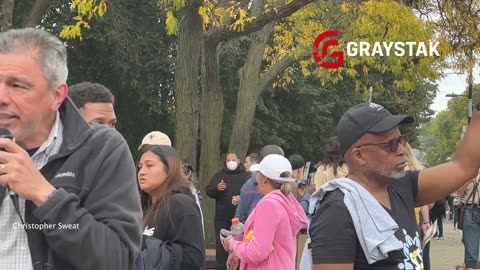 Unhinged leftist No Kings Chicago protestor who yelled to a crowd of people